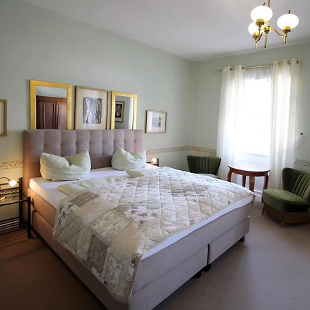 Historisches Hotel Zum Schwan 巴特卡尔斯哈芬 外观 照片