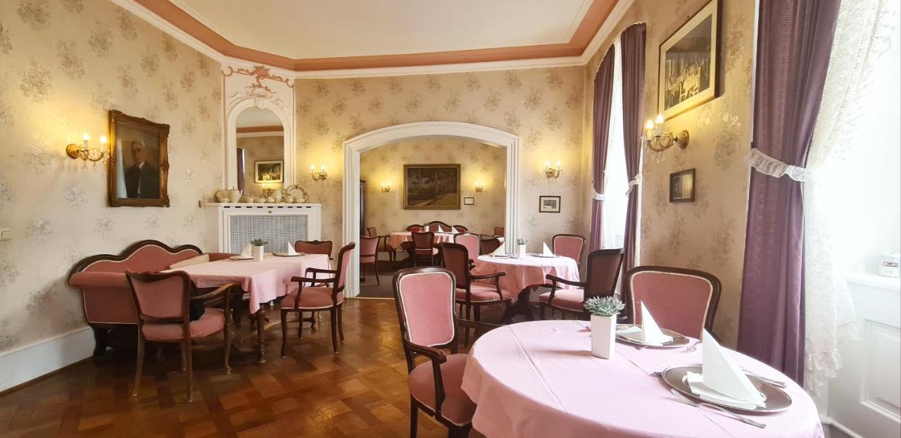 Historisches Hotel Zum Schwan 巴特卡尔斯哈芬 外观 照片