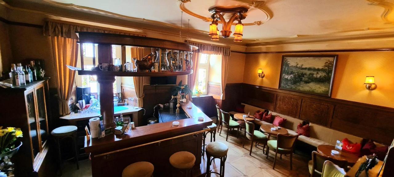 Historisches Hotel Zum Schwan 巴特卡尔斯哈芬 外观 照片