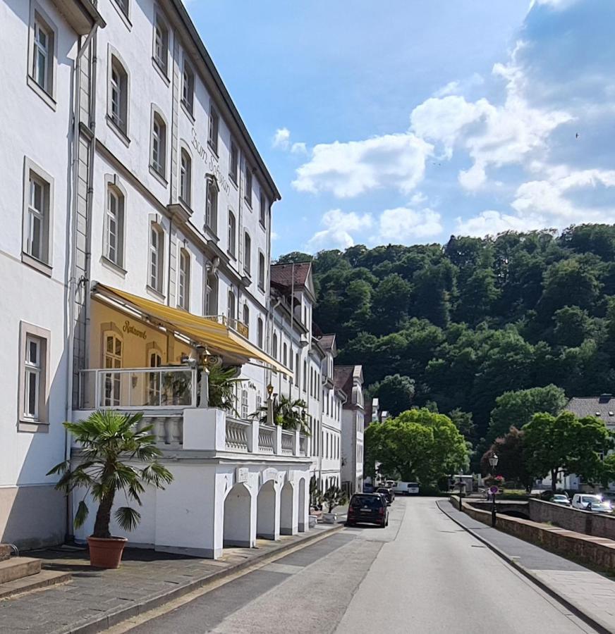 Historisches Hotel Zum Schwan 巴特卡尔斯哈芬 外观 照片