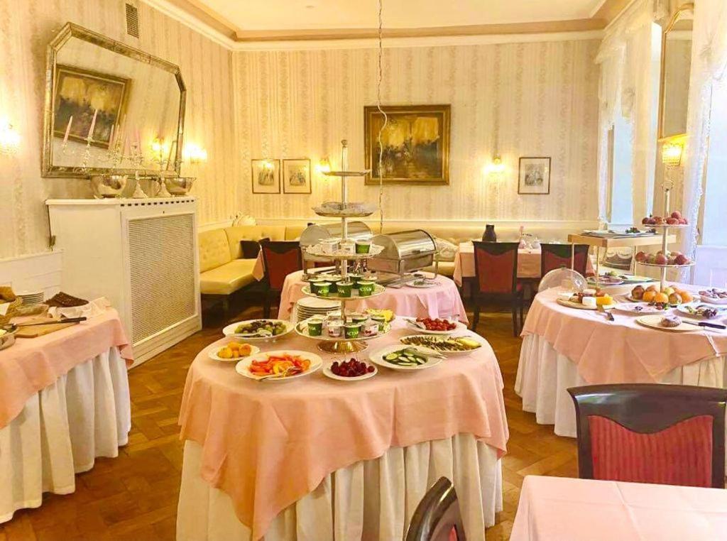 Historisches Hotel Zum Schwan 巴特卡尔斯哈芬 外观 照片