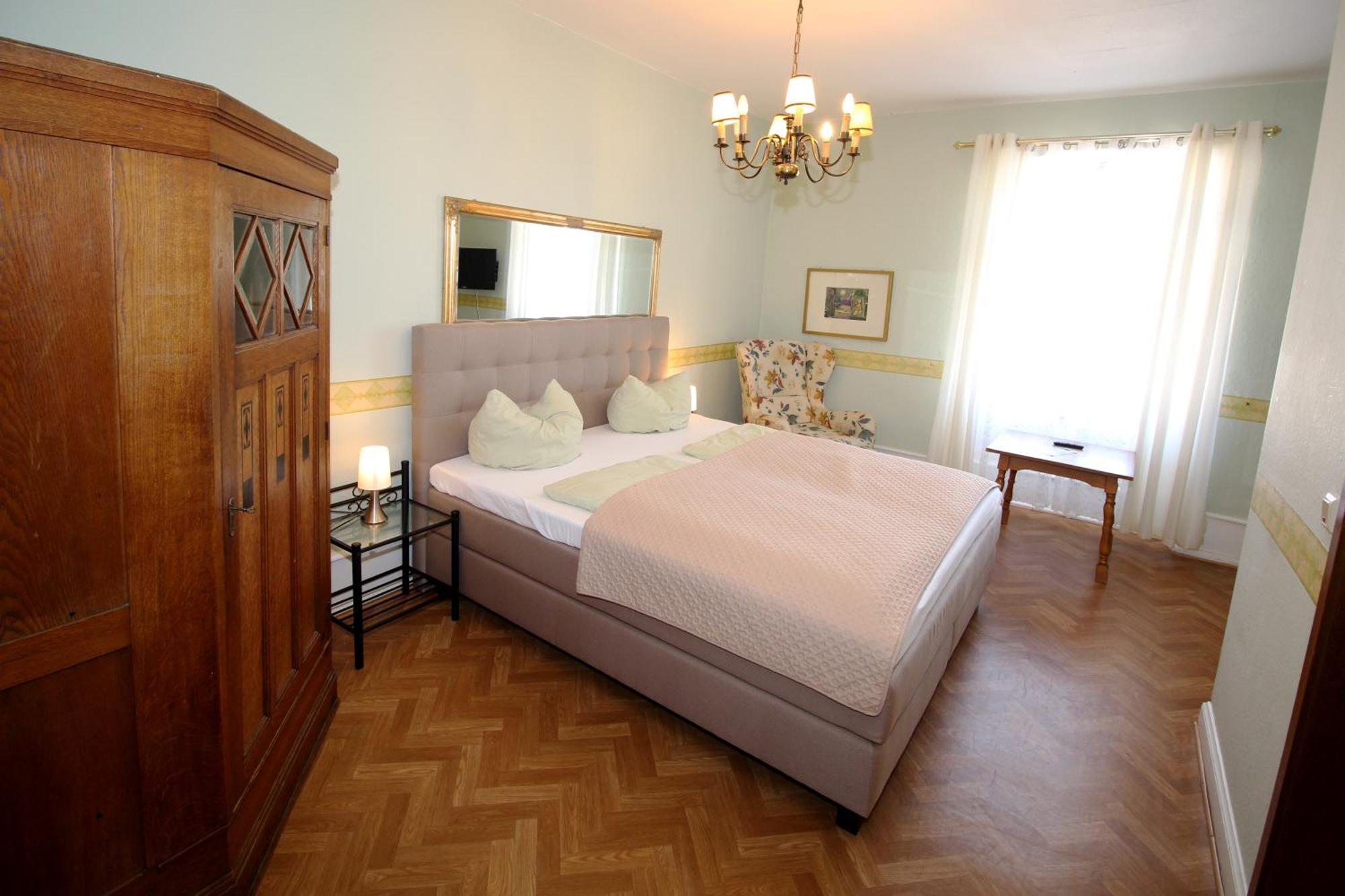 Historisches Hotel Zum Schwan 巴特卡尔斯哈芬 外观 照片