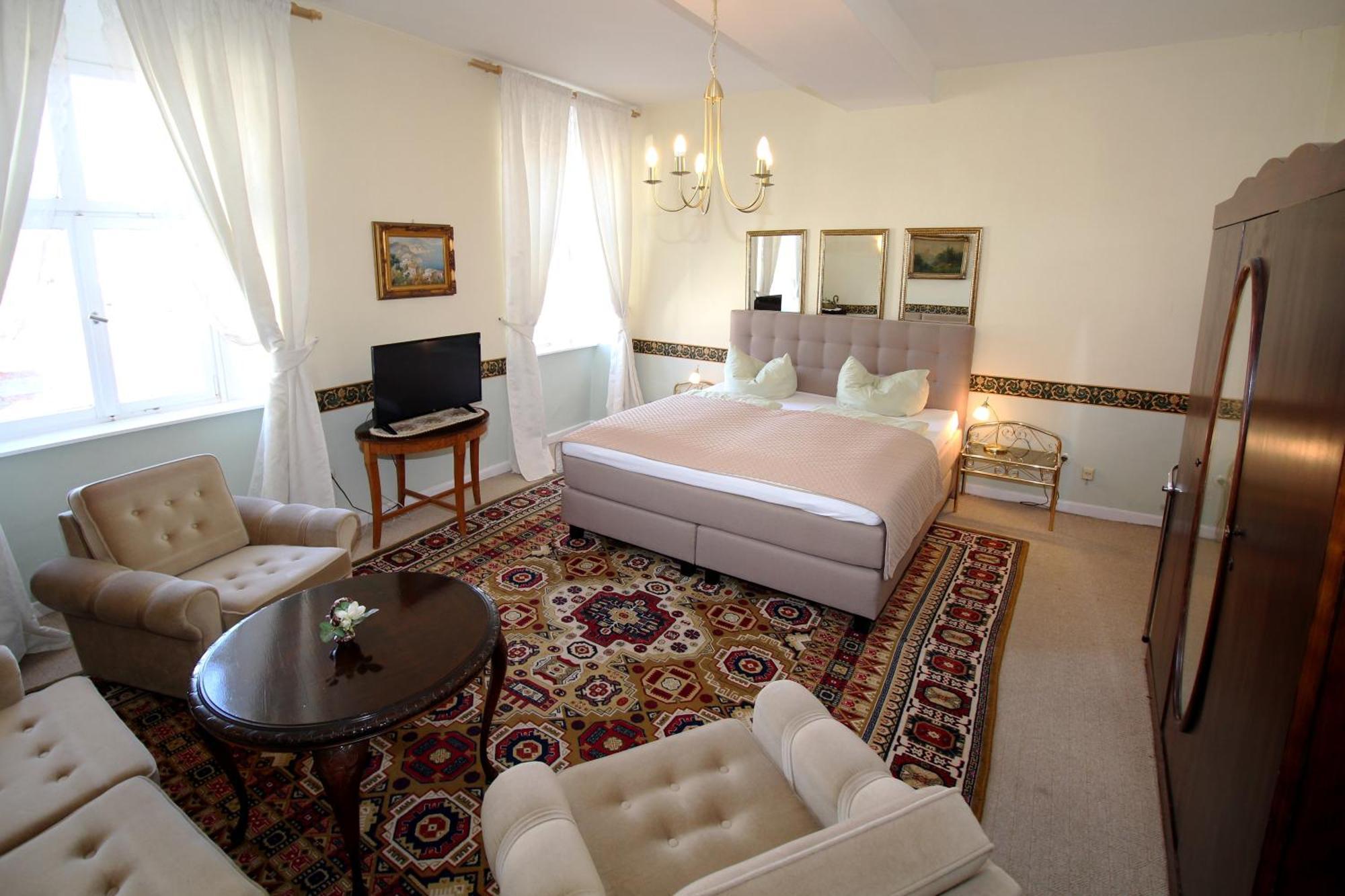 Historisches Hotel Zum Schwan 巴特卡尔斯哈芬 外观 照片