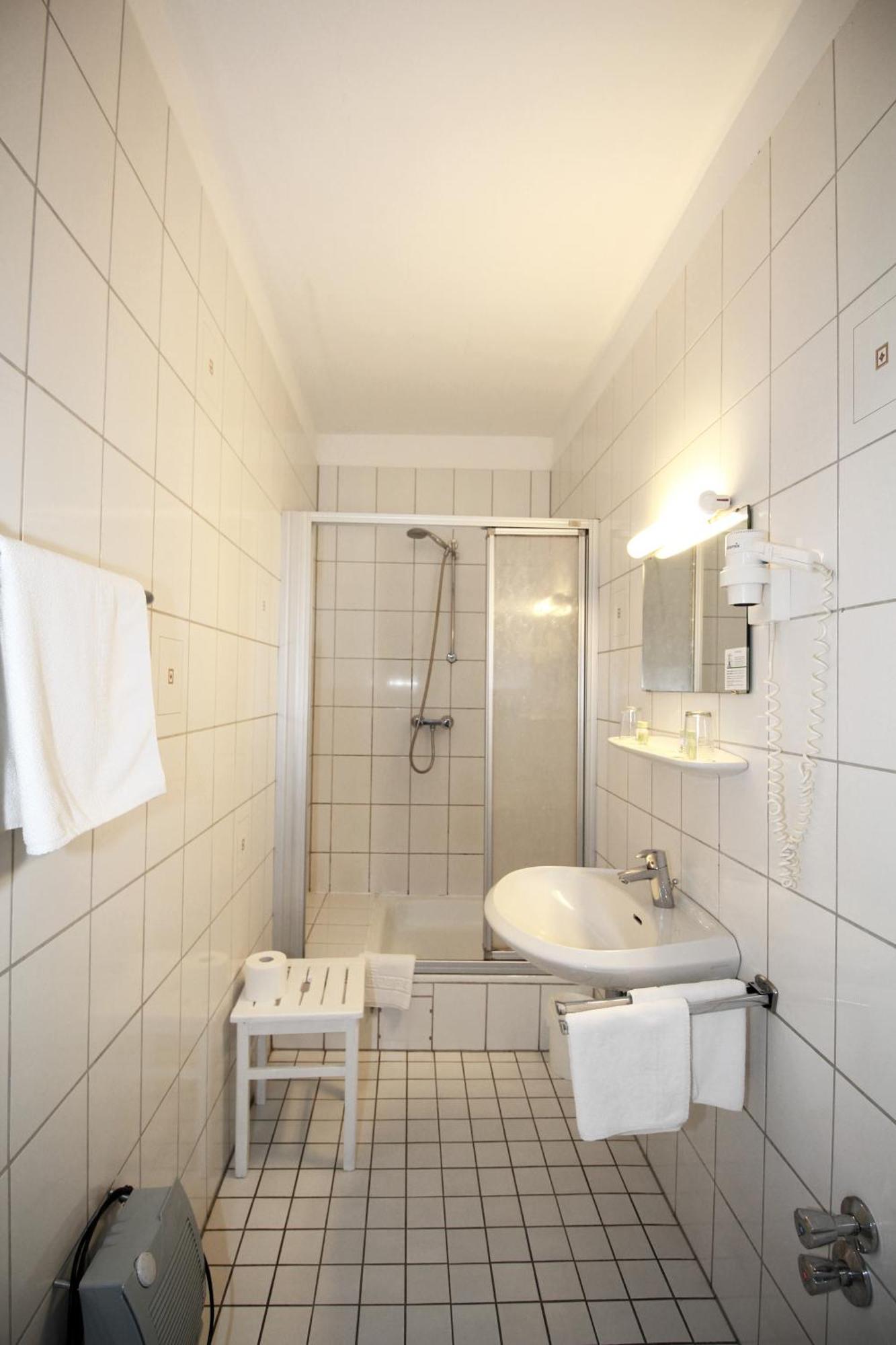 Historisches Hotel Zum Schwan 巴特卡尔斯哈芬 外观 照片