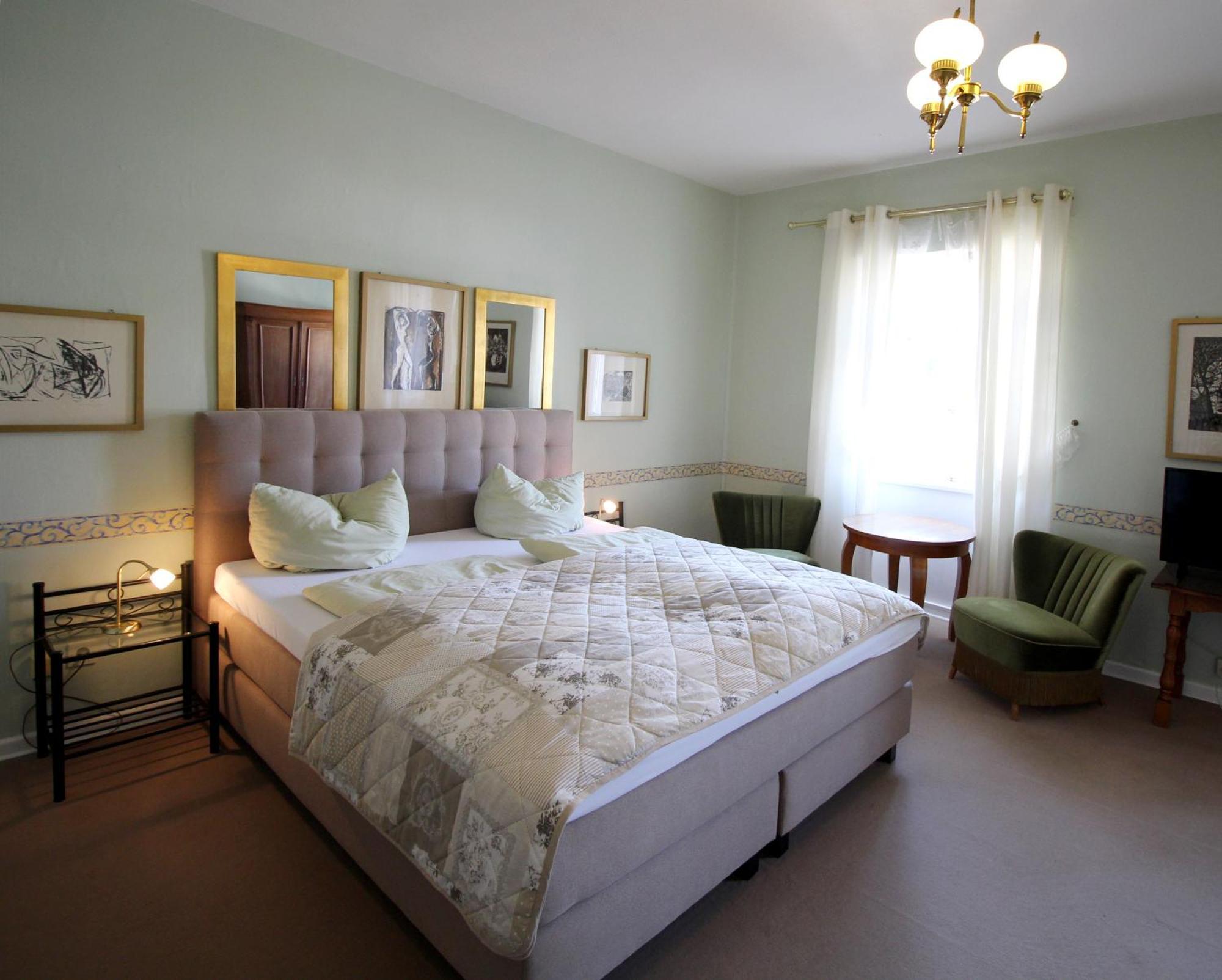 Historisches Hotel Zum Schwan 巴特卡尔斯哈芬 外观 照片