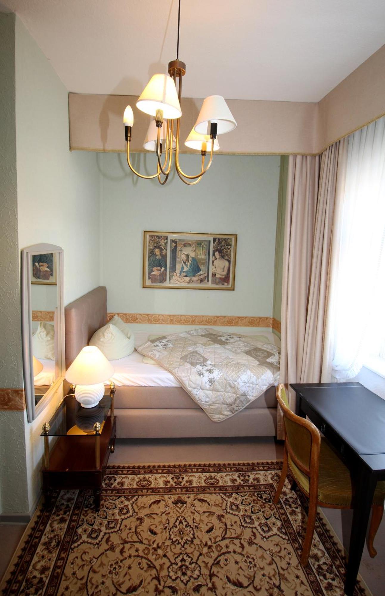 Historisches Hotel Zum Schwan 巴特卡尔斯哈芬 外观 照片
