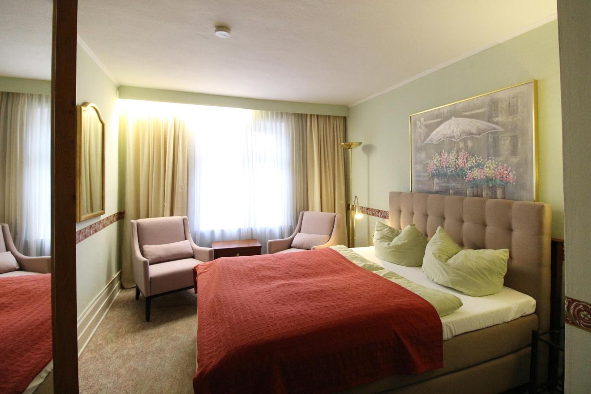 Historisches Hotel Zum Schwan 巴特卡尔斯哈芬 外观 照片