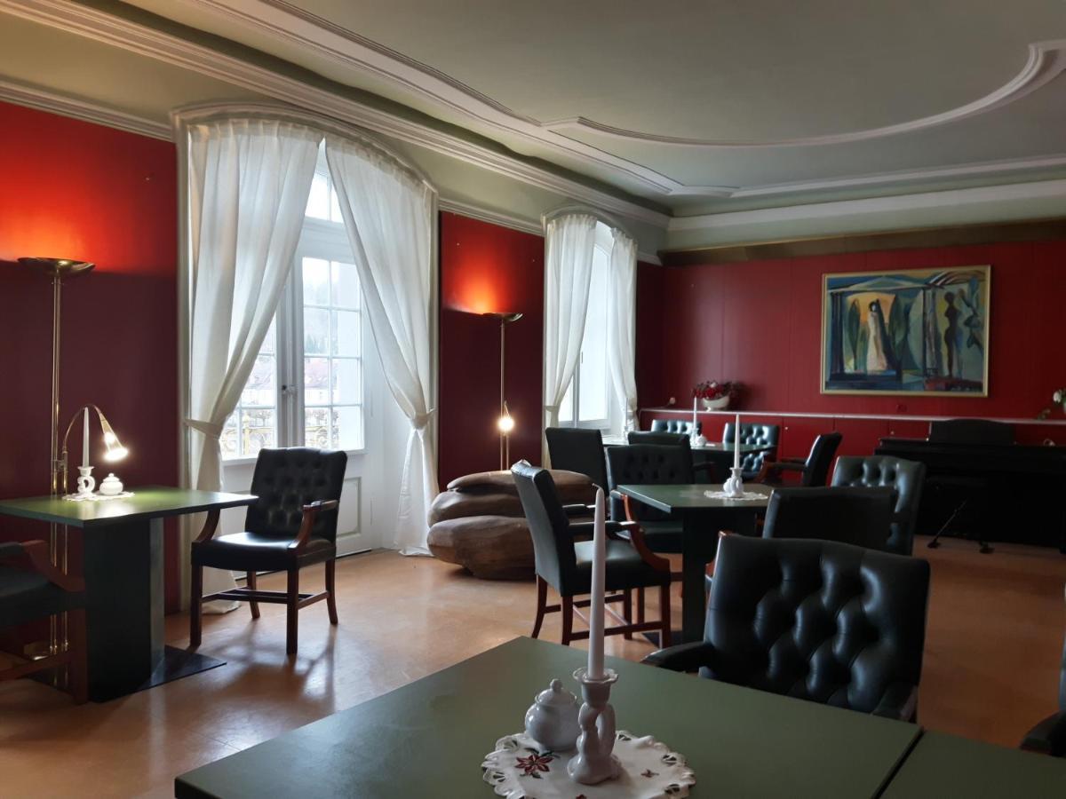 Historisches Hotel Zum Schwan 巴特卡尔斯哈芬 外观 照片