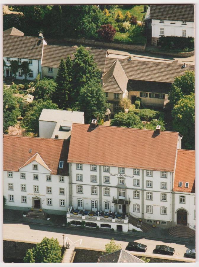 Historisches Hotel Zum Schwan 巴特卡尔斯哈芬 外观 照片