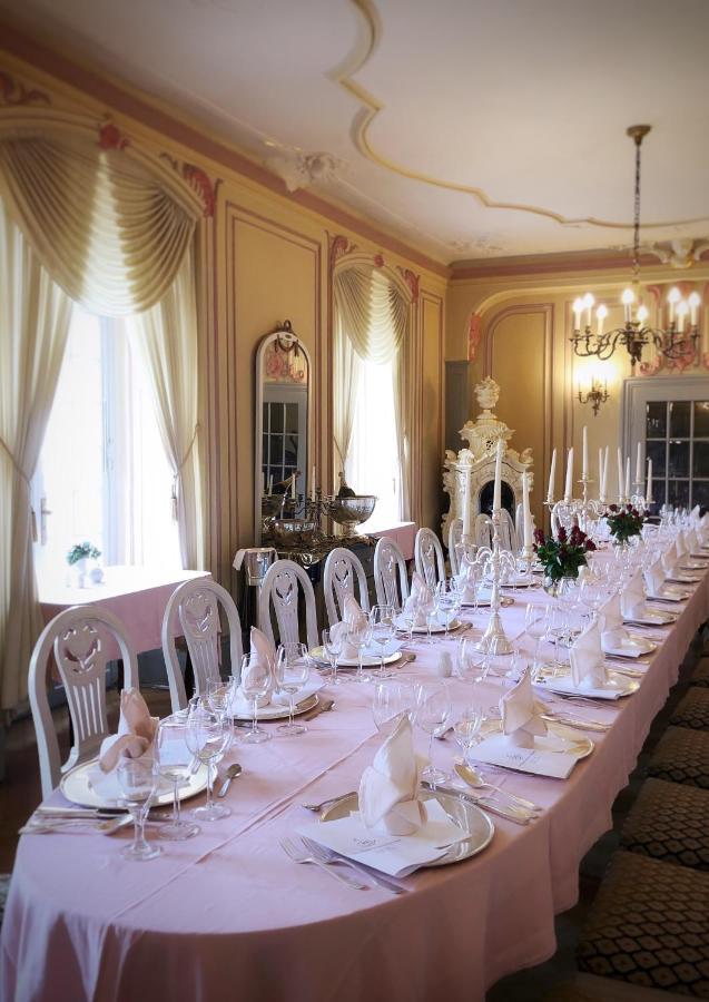 Historisches Hotel Zum Schwan 巴特卡尔斯哈芬 外观 照片