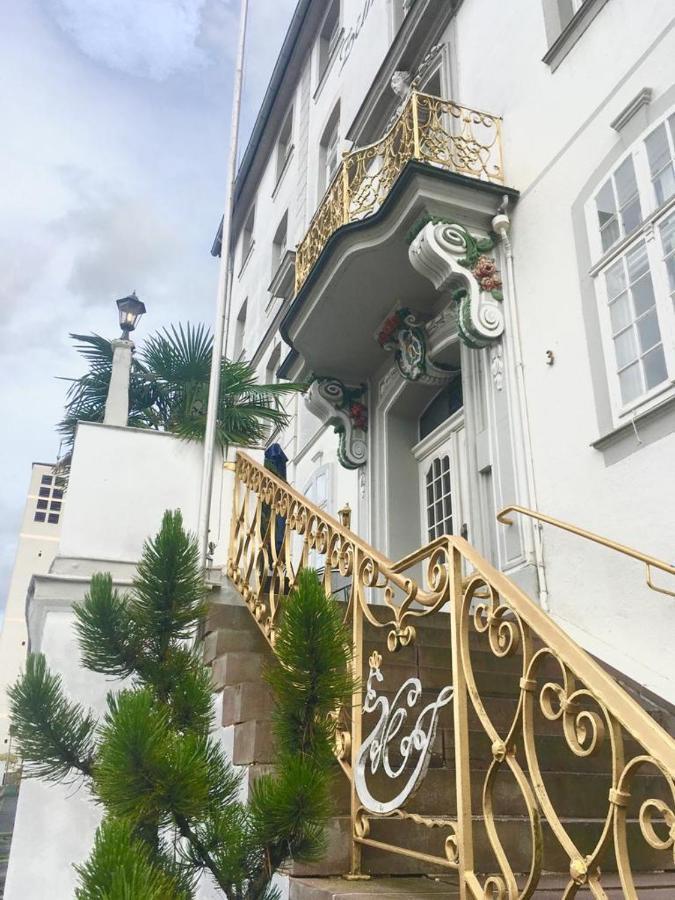 Historisches Hotel Zum Schwan 巴特卡尔斯哈芬 外观 照片