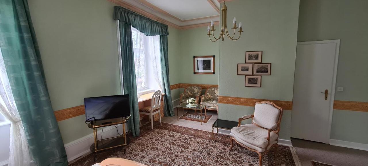 Historisches Hotel Zum Schwan 巴特卡尔斯哈芬 外观 照片